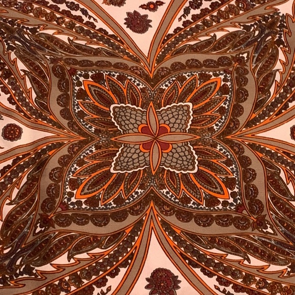 💗Richard Allan London Silk Scarf - Picture 4 of 5
